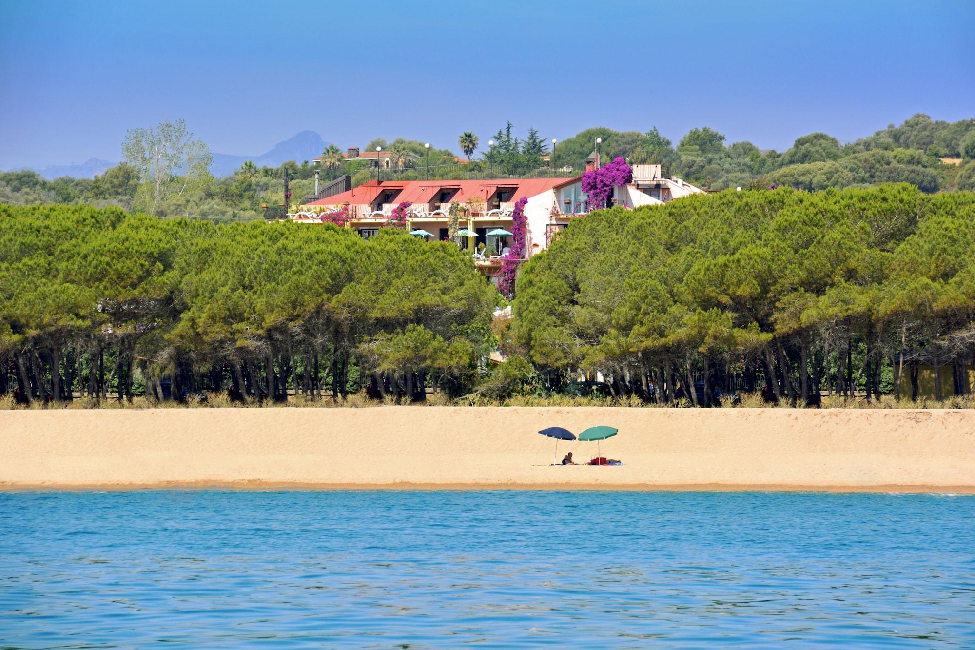 מלון בארי סארדו Domus De Janas Sul Mare מראה חיצוני תמונה